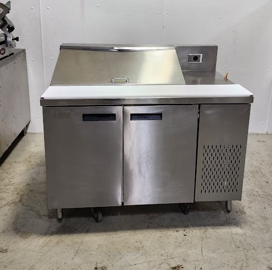 Double hinge door refrigerated electric salad prep table