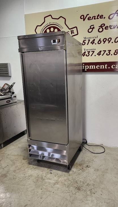 Single stainless steel swing door refrigerator