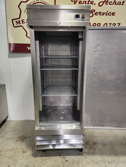 Single stainless steel swing door refrigerator