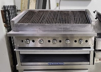 Radiant gas charbroiler 36"