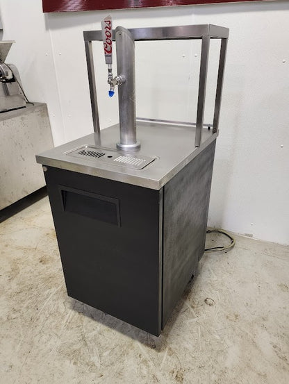 Single door kegerator beer dispenser