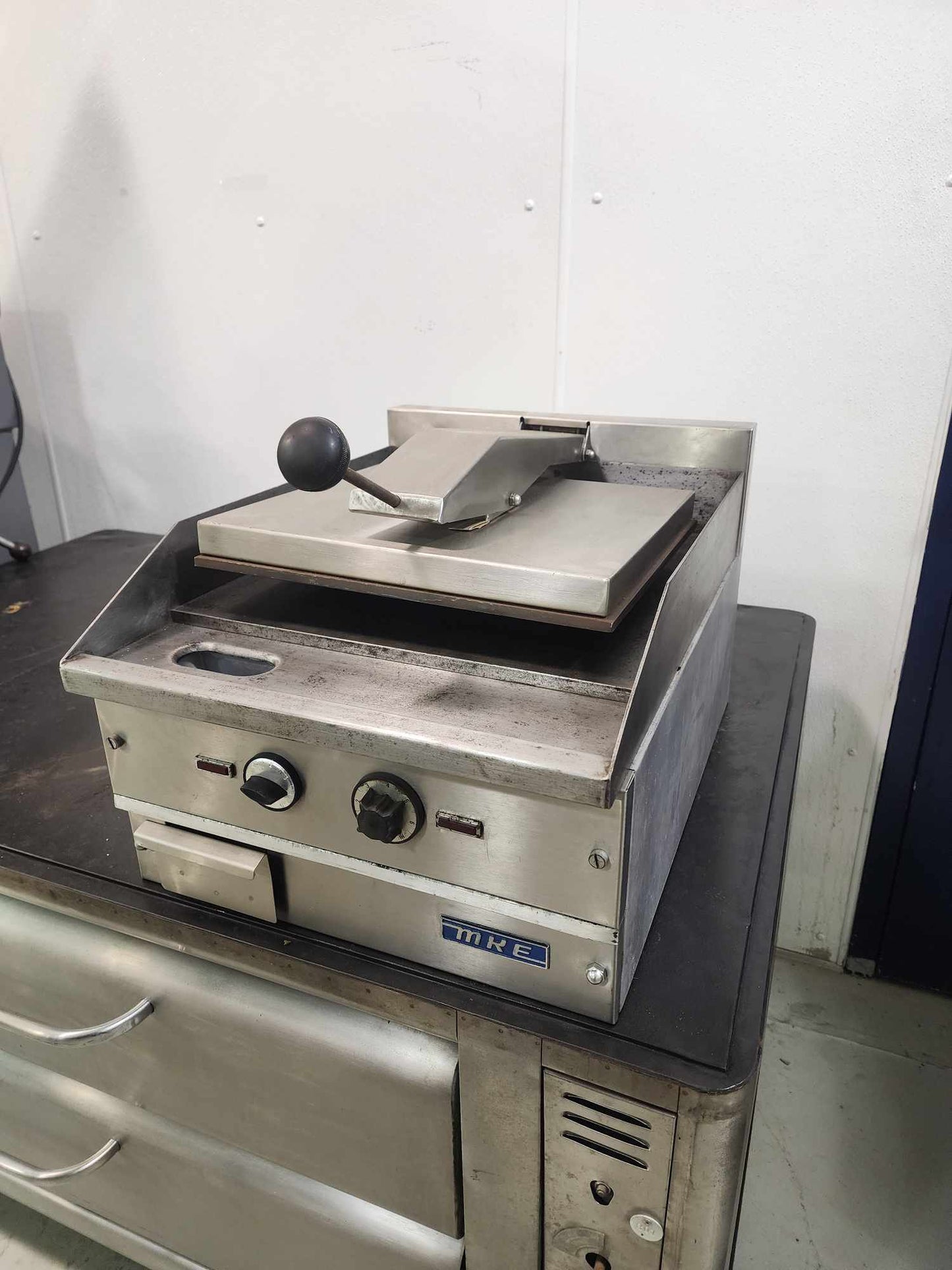 MKE 18-inch electric griddle