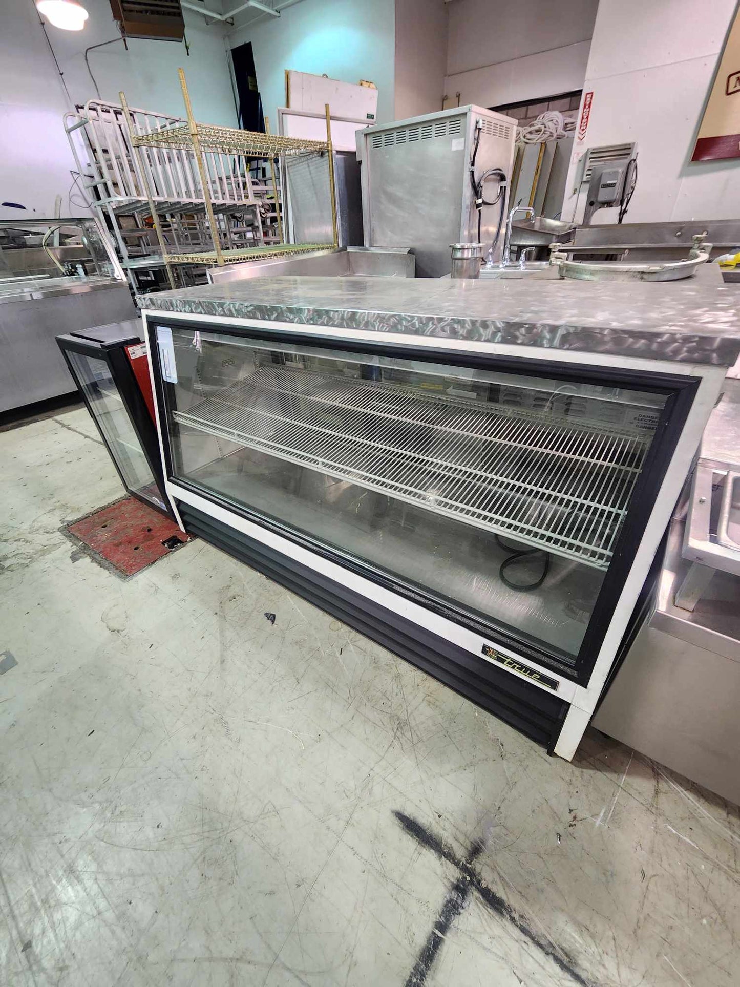 True Refrigerated Deli case - TSID-72-3