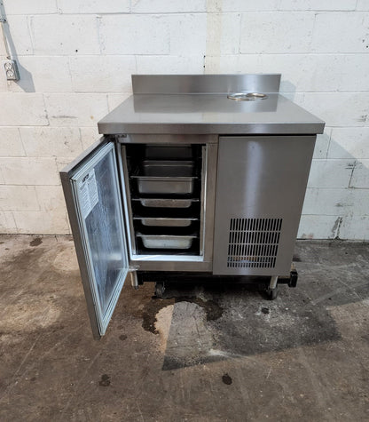 One door refrigerated prep table 36"