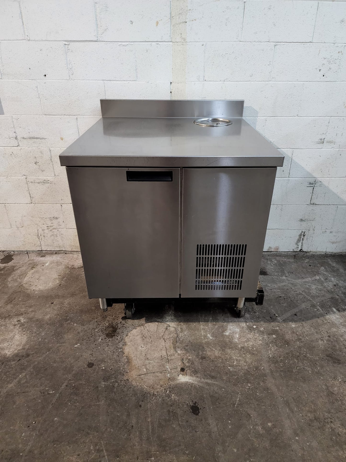 One door refrigerated prep table 36"