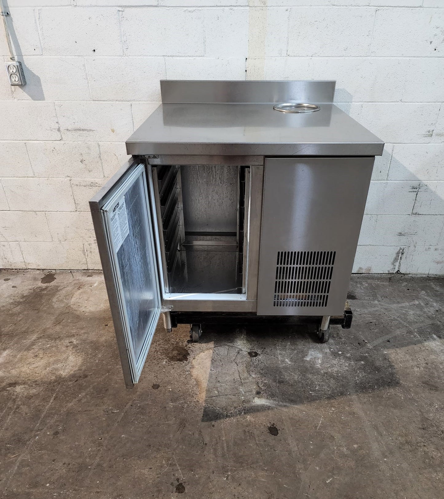 One door refrigerated prep table 36"