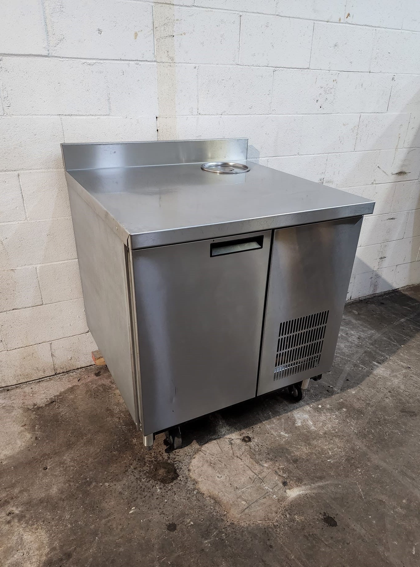 One door refrigerated prep table 36"