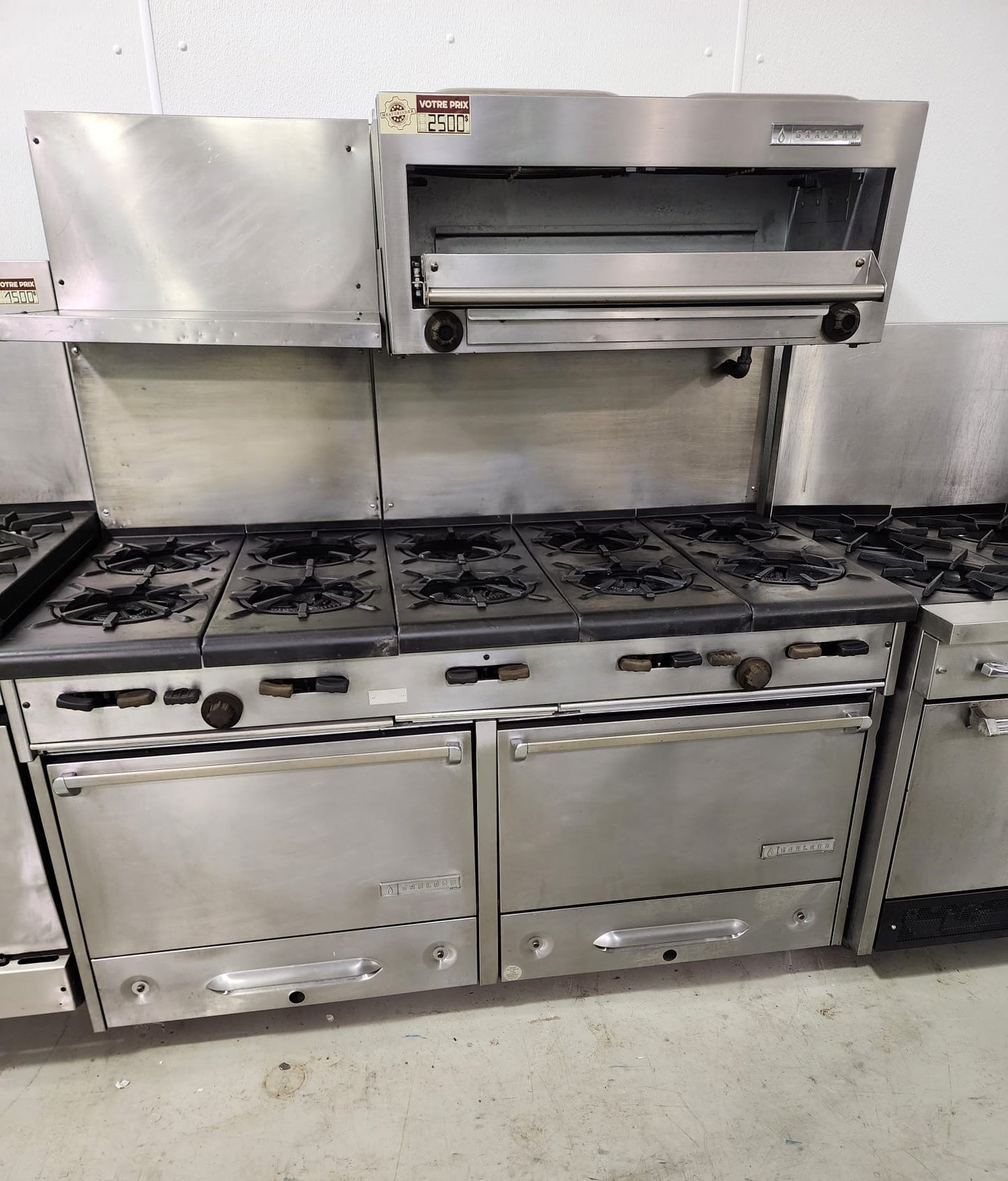 Commercial gas range with 10 burners, 2 standard ovens and salamander broiler